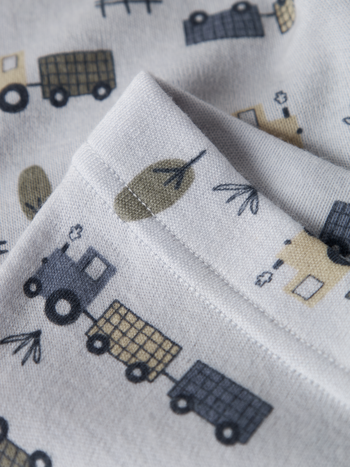 model_shot-front_full